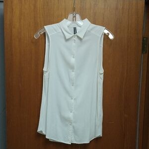 H&M White Sleeveless Button-Up Blouse Size Medium. NWT